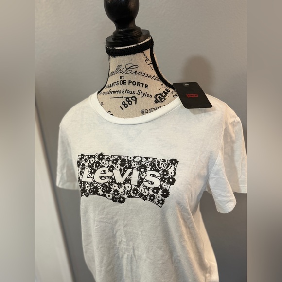 NWT Levi’s Women’s Graphic Logo Tee – White Floral - Picture 5 of 7
